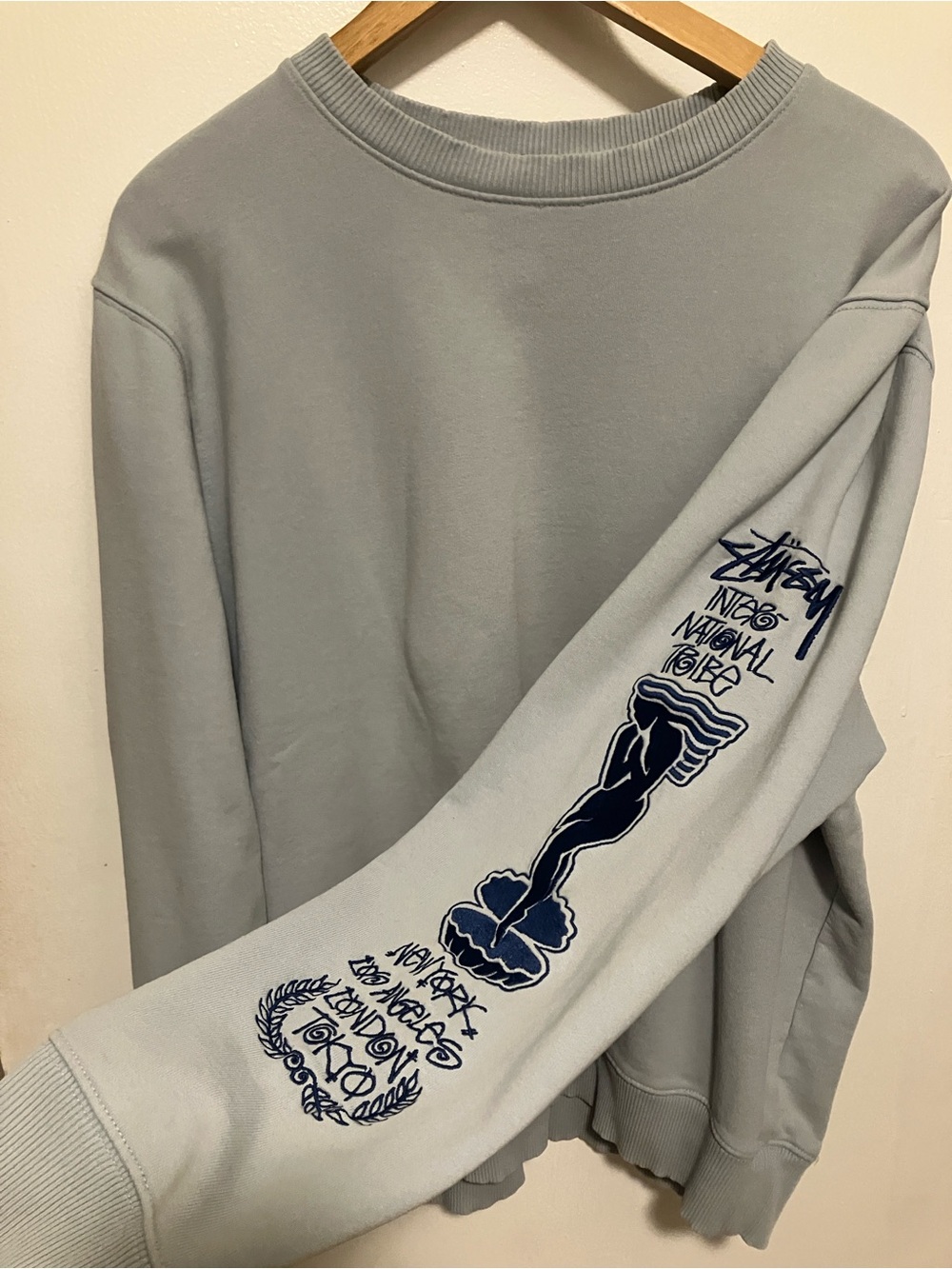 Stussy Venus App Embroidered Sleeve Crew Sweatshirt - M